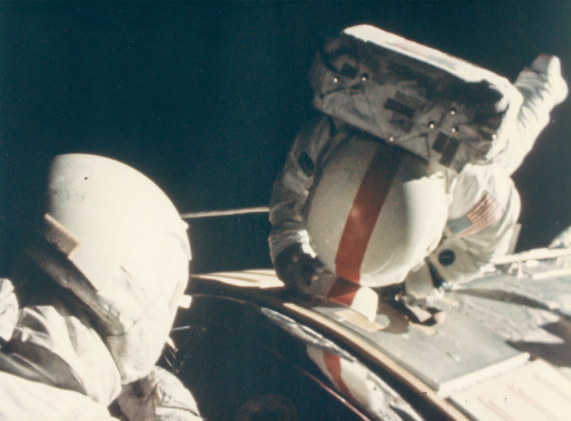 Illustration for article titled The crappy photos of NASA's golden era you never get to see
